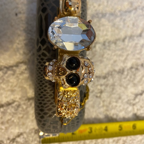 COPY - Skull Finger Wristlet - Picture 7 of 8